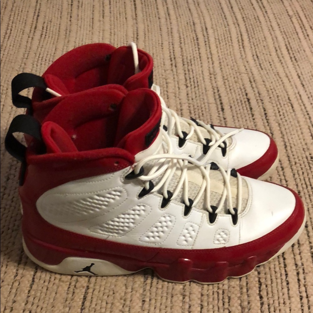 Jordan 9’s Red White size 10